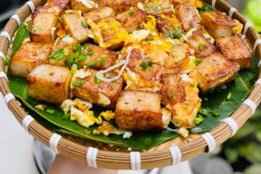 “Bột chiên” - Vietnamese fried rice flour cake